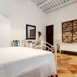 A 50 Passi Dal Tempio Di Apollo Syracuse